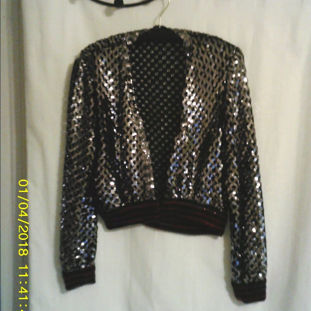 SEQUINNED ACCESSORY PIECE